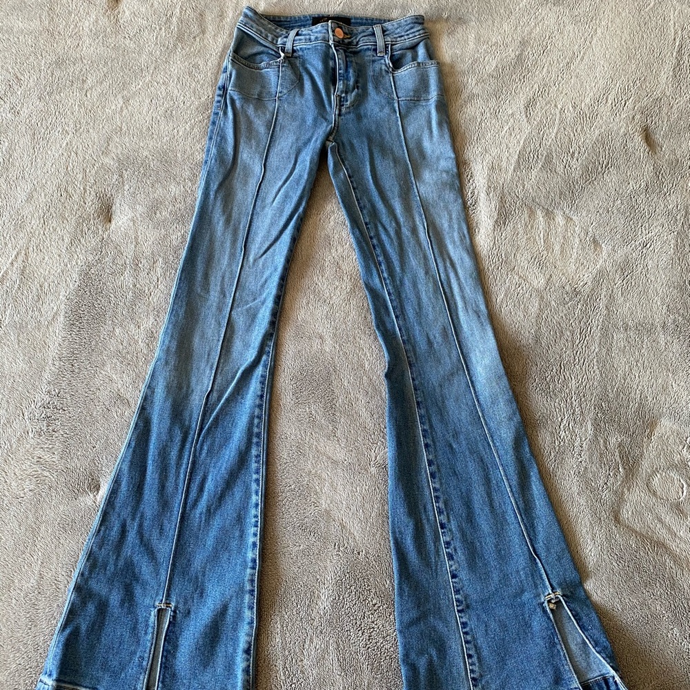 Cute flare bottom jeans with a peekaboo split!